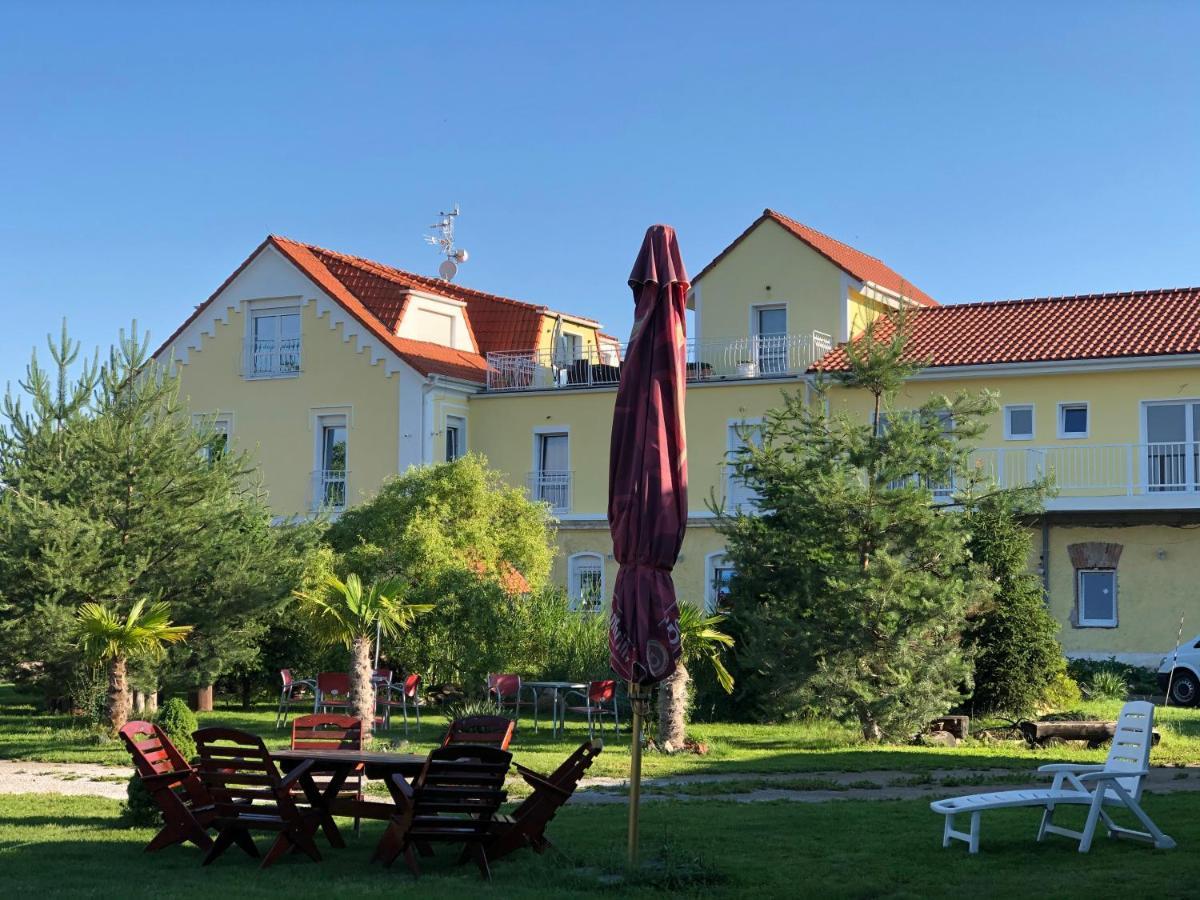 Holiday Centrum Žatec Exterior foto