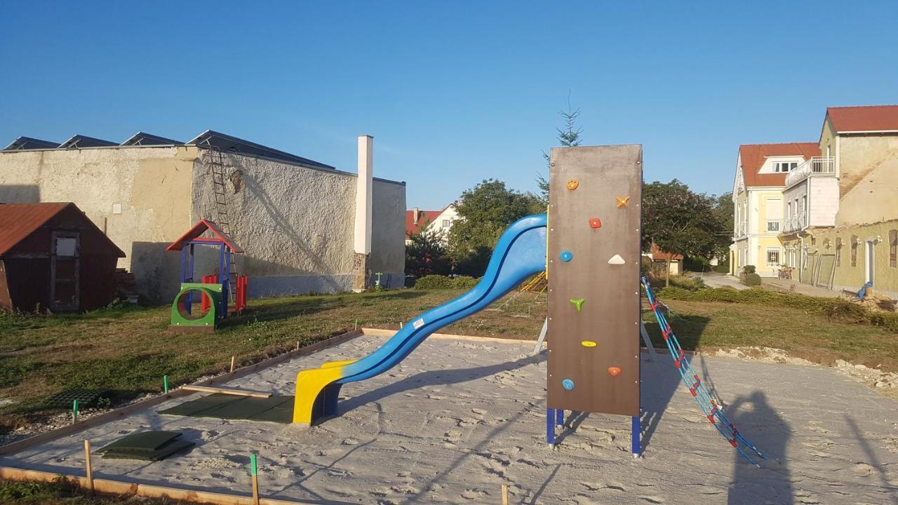 Holiday Centrum Žatec Exterior foto