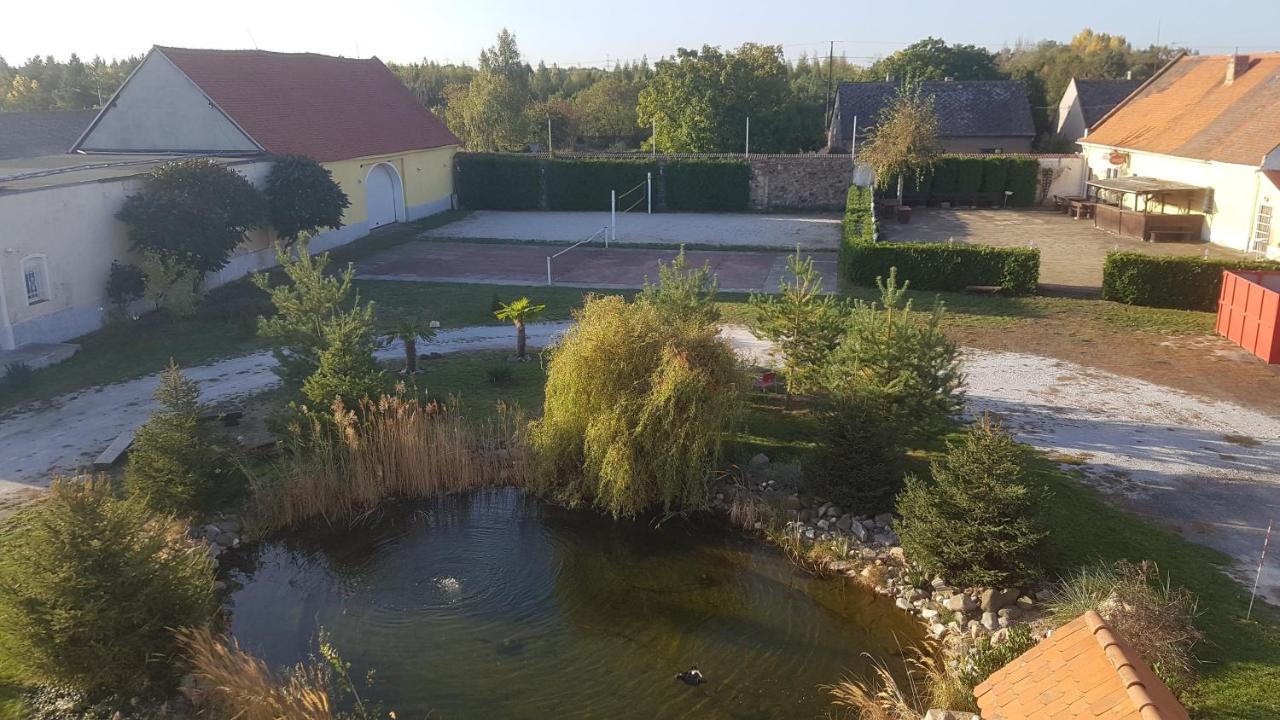 Holiday Centrum Žatec Exterior foto